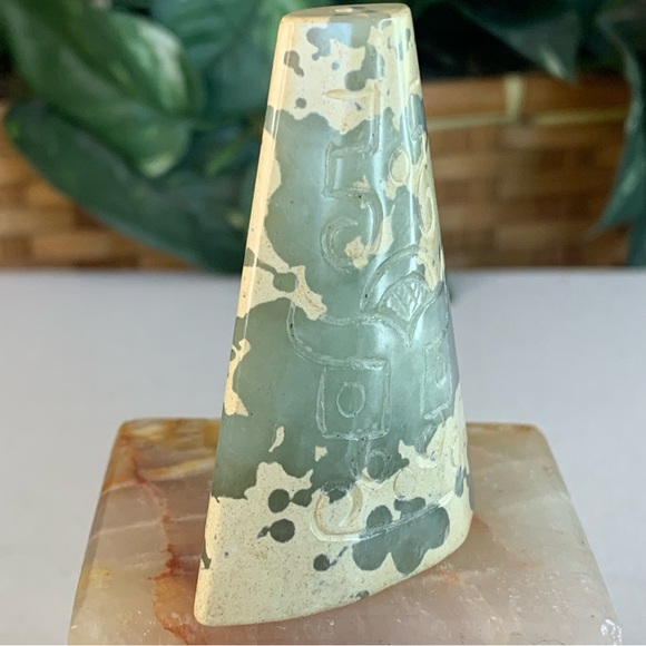 Chinese Carved Green Jade Figurine Symbolic Engraved OX Animal Figure Statue 2.5 - Picture 2 of 12